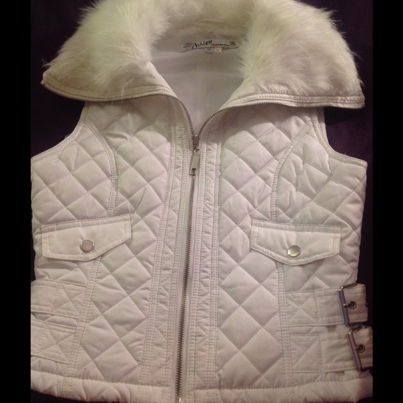 White Quilted Vest With Fur