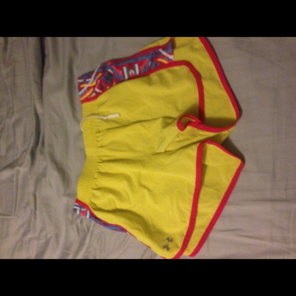 💥SOLD💥Under Armour running shorts