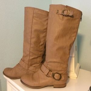 👢Light tan boots with buckle👢