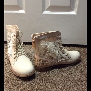 👢 Samantha heel studded beige boots