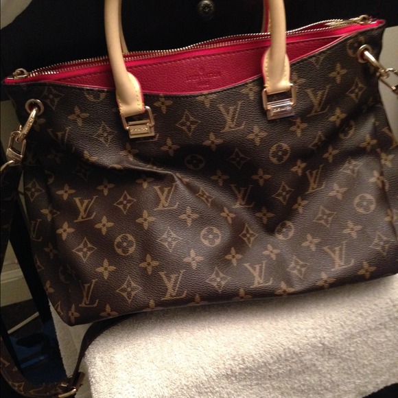 L v purse