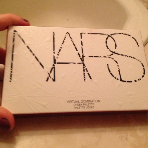 NARS VIRTUAL DOMINATION CHEEK PALETTE
