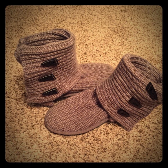 Gray bear paw boots! 😍