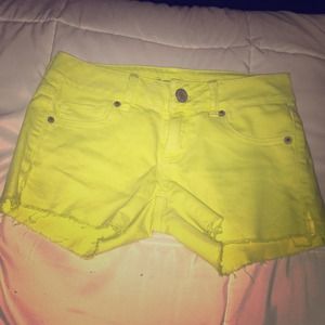 American Eagle yellow shorts. 00 NWOT