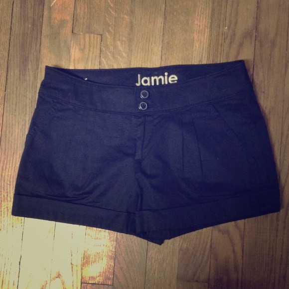 SOLD Delias black pleated shorts