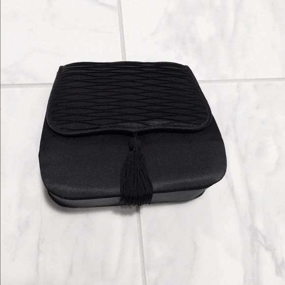 Black satin evening bag. - Picture 2 of 4