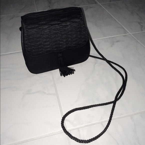 Black satin evening bag. - Picture 3 of 4