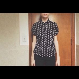 Forever 21 / Black arrow pattered button up