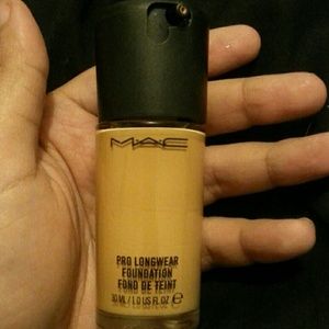 AUTHENTIC MAC PRO LONG WEAR FOUNDATION NC42