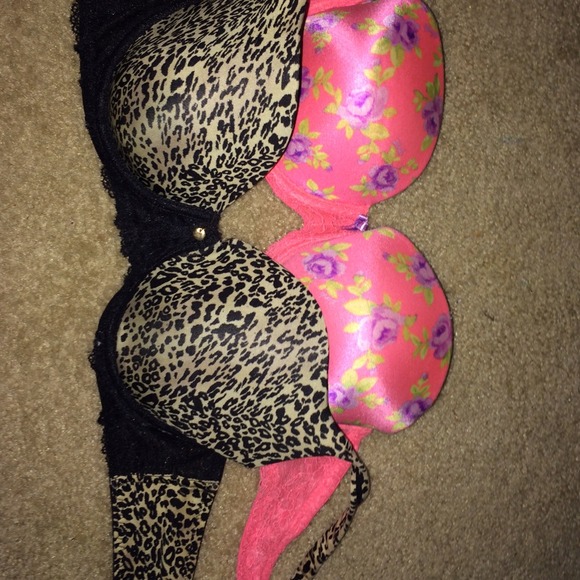 2 VS bras
