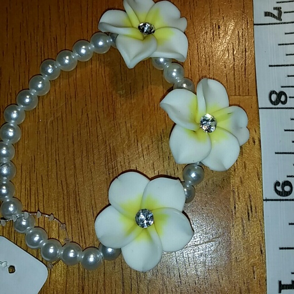 Three flower bracelet!