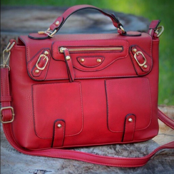 🆕 Boutique Vegan Leather Crossbody Bag, Berry