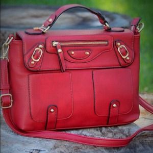 🆕 Boutique Vegan Leather Crossbody Bag, Berry