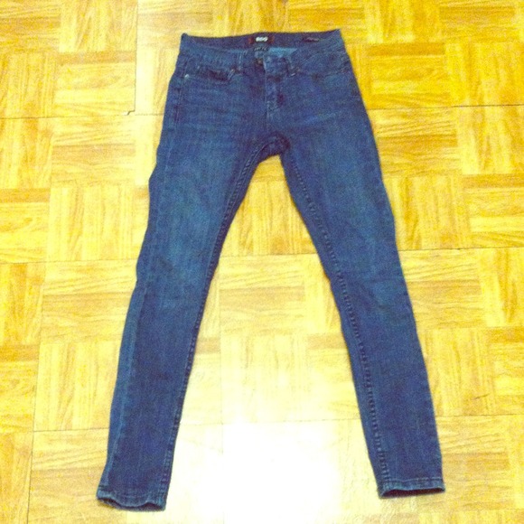 Dark wash denim skinnies