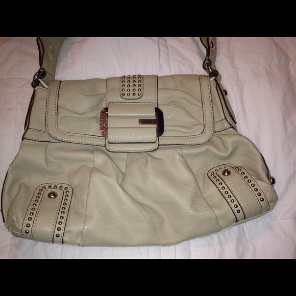 Guess purse - Picture 1 of 4