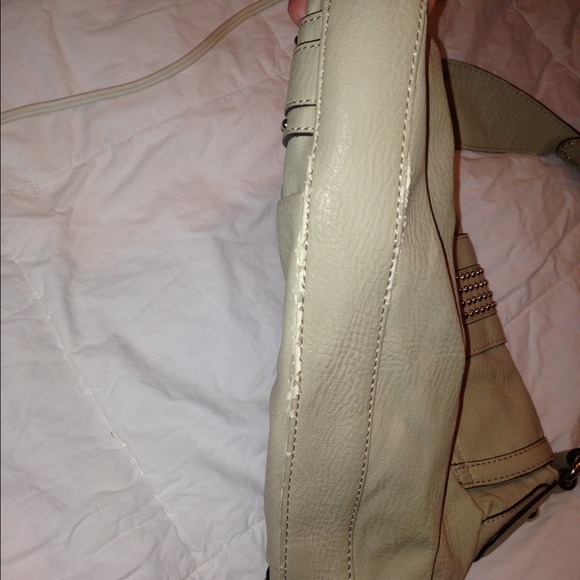 Guess purse - Picture 3 of 4