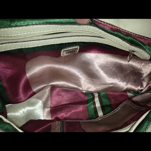 Guess purse - Picture 4 of 4