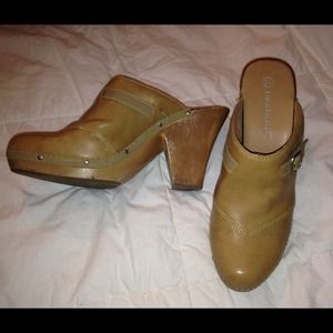Clogs size 9.5