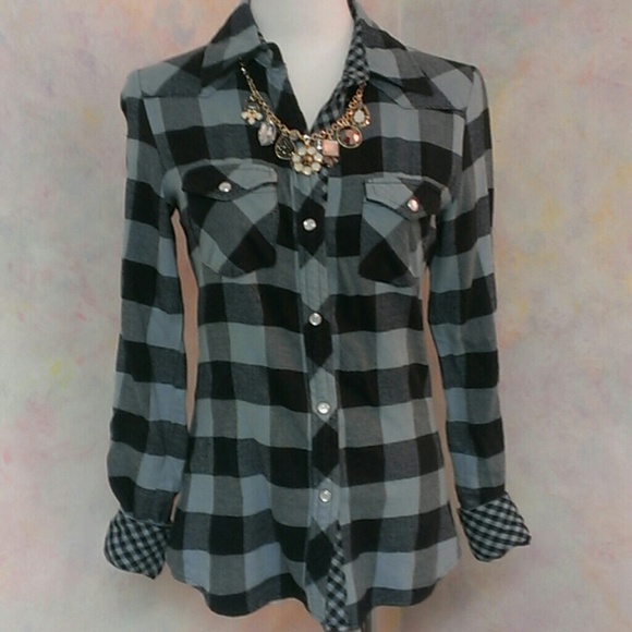 Sold Bundled Mint and black flannel shirt - Picture 2 of 3