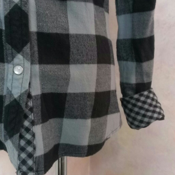 Sold Bundled Mint and black flannel shirt - Picture 3 of 3