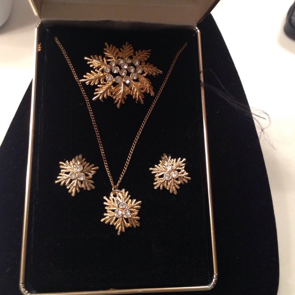 Vintage set necklace/earrings/pin