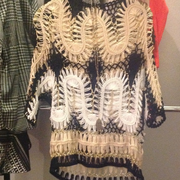 🎉🎉Beautiful threaded sweater🎉🎉 - Picture 1 of 2