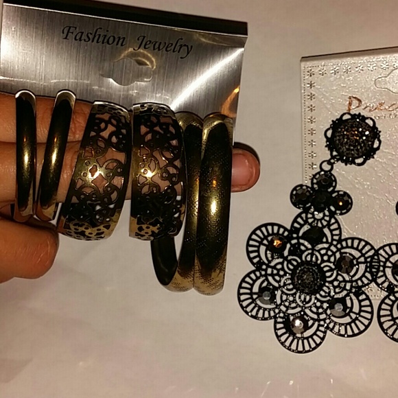 Assorted earring set!!! - Picture 2 of 4