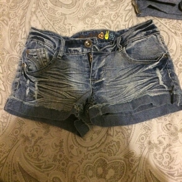🚨 MUDs shorts
