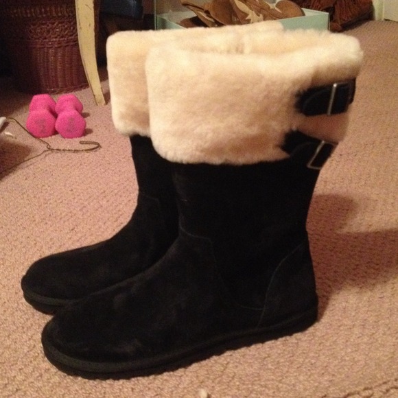Black Uggs size 9