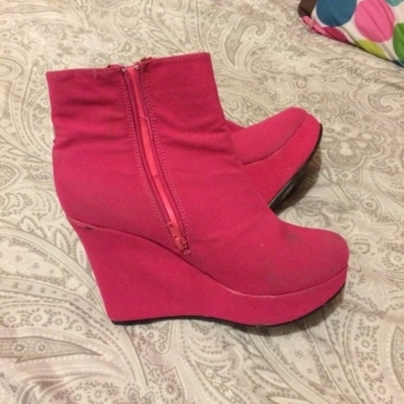 Wedge heels