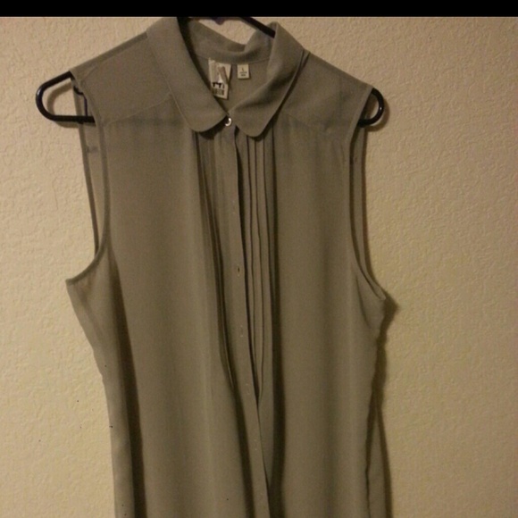 Long sheer sleeveless long top