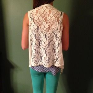 Sleeveless lace drape vest