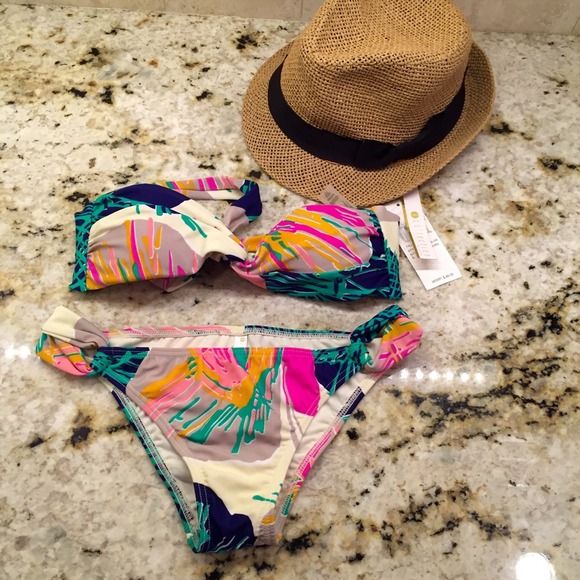 Raisins Twist Bandeau Bikini