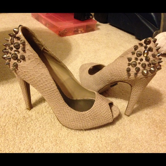 Vera Wang studded pumps