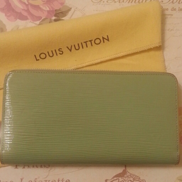 Louis vuitton epi wallet