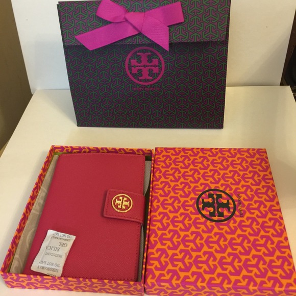 💵SOLD!!!💵Pink Passport wallet