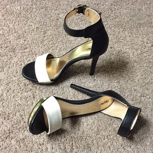 Mossimo gold/blk heels