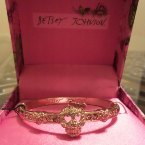 Reduced Betsey Johnson skull face clamp bracelet