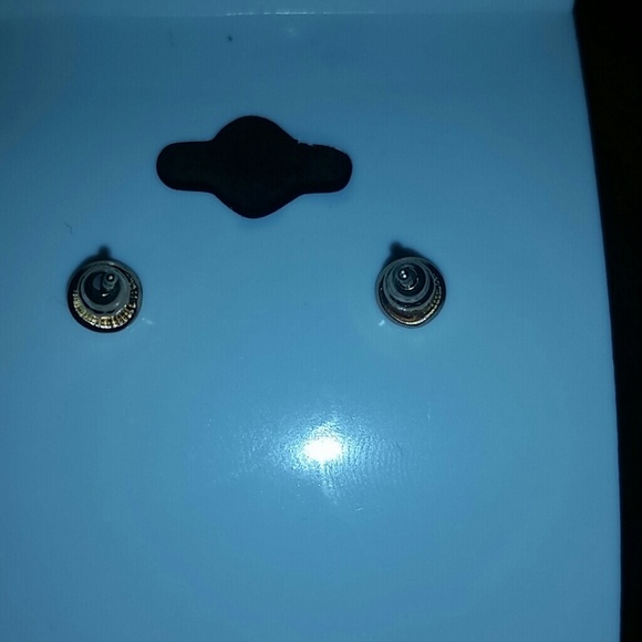 Gifted Triangular earrings - Picture 3 of 3