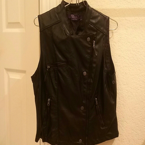 Black vest - Picture 1 of 3