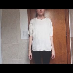 Creme short sleeved sweater