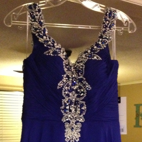 Mac Duggal Prom Dress - Picture 2 of 4
