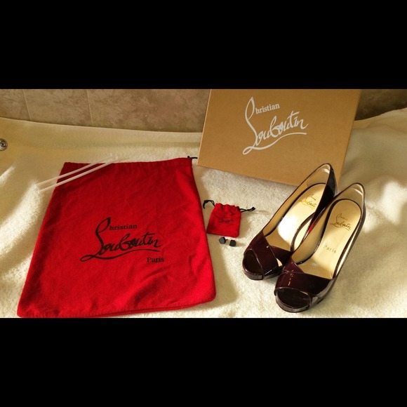 AUTHENTIC Christian Louboutin criss cross PUMPS
