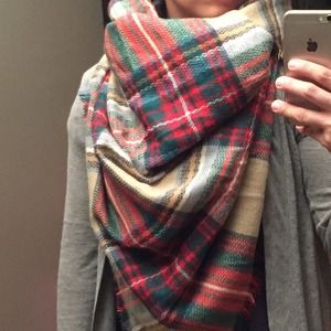 New in package!  Tartan Blanket Scarf
