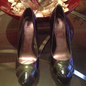 Deep purple pump with green and blue intertwined