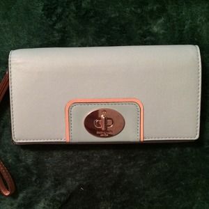 💥SOLD IN BUNDLE 💥 Kate Spade Wallet in Egg Blue