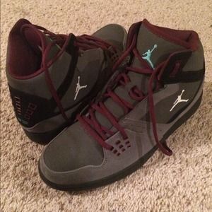 Retired mens high top Jordan shoes