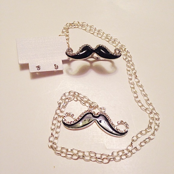 🎉NEW🎉Mustache 2finger Ring set-Rhinestones NWT - Picture 2 of 3