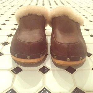 🎉REDUCED!🎉 AUTHENTIC UGG leather clogs