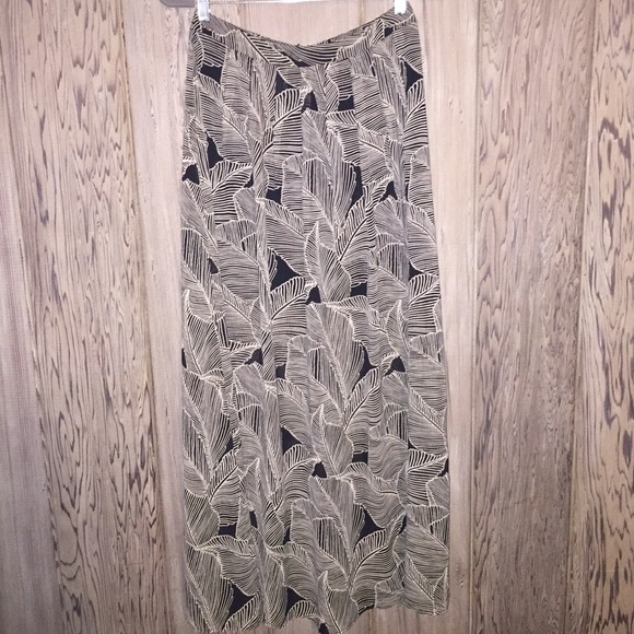 SOLD. Forever 21 maxi skirt